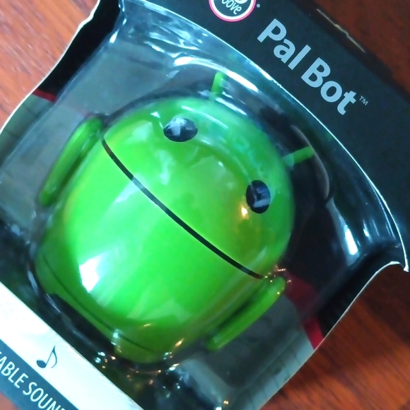 Go Groove Pal Bot Rechargeable Sound System - Picture 2 of 5